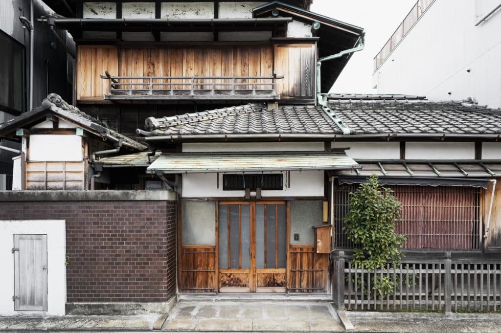 Facade of a typical Japanese house, semi-detached and with a wooden door.