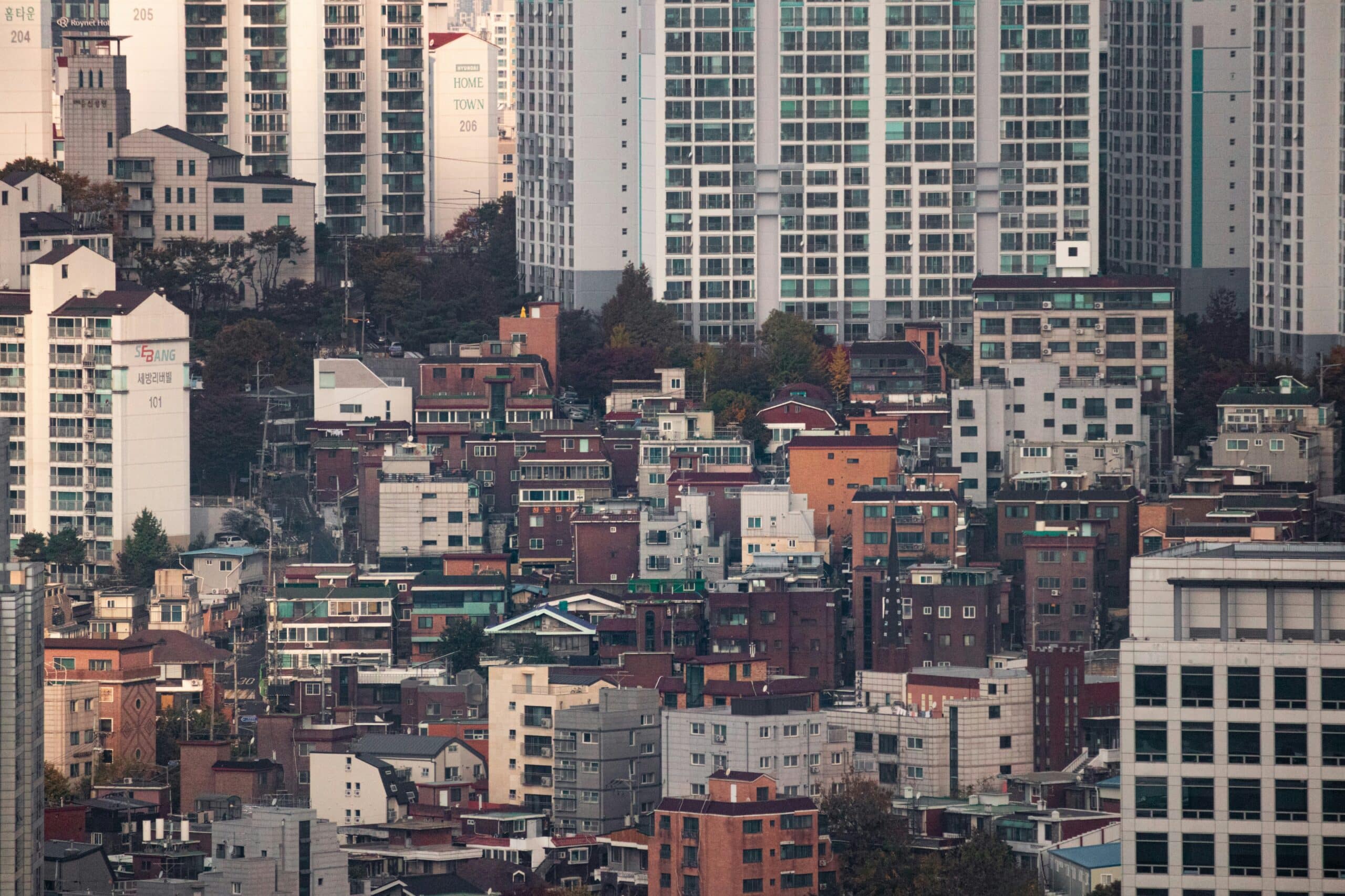 Aerial view of the city of Seoul and its small houses and buildings